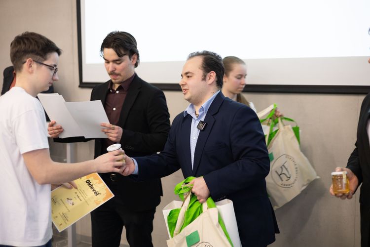 Repülő hősök döntő