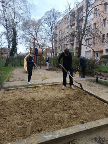 „Fogadj örökbe egy játszóteret!”